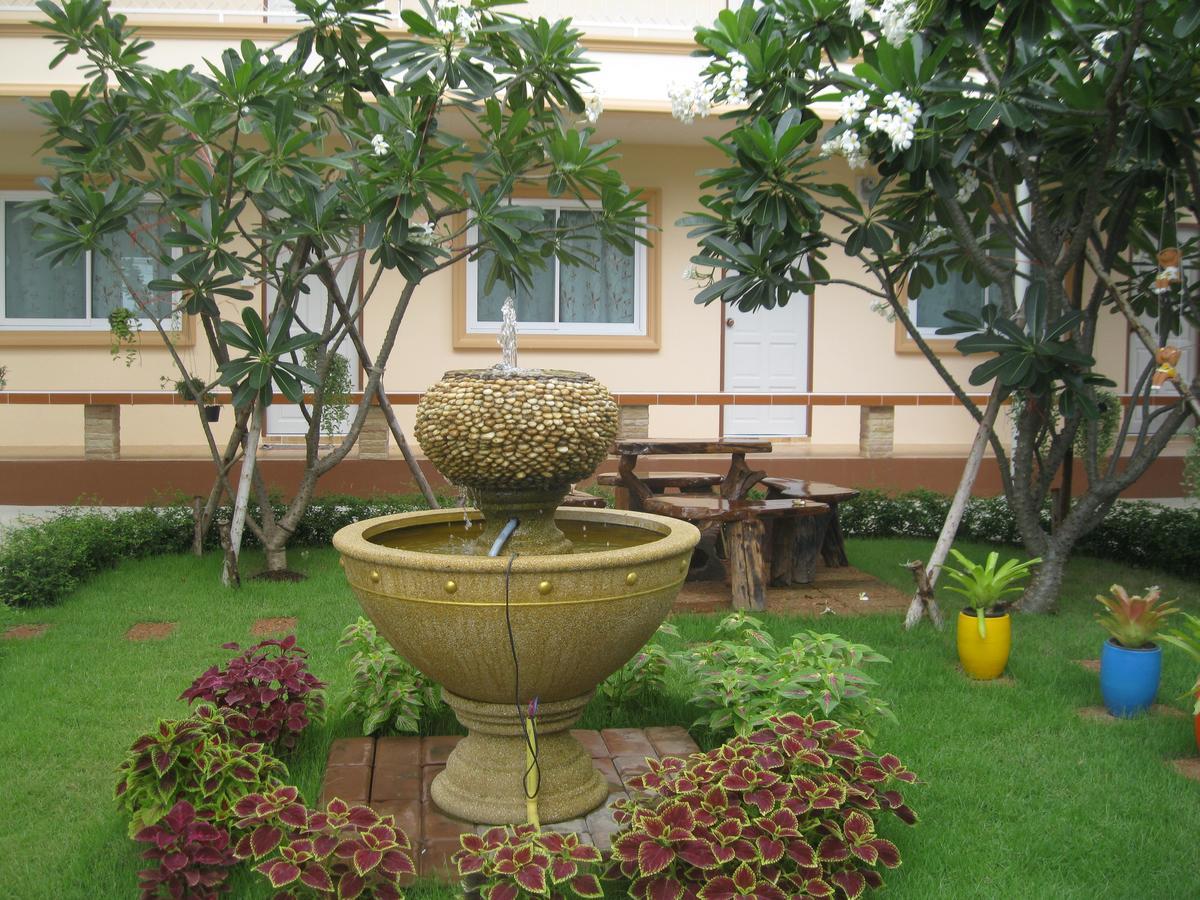 2N Guesthouse ペッチャブリー エクステリア 写真