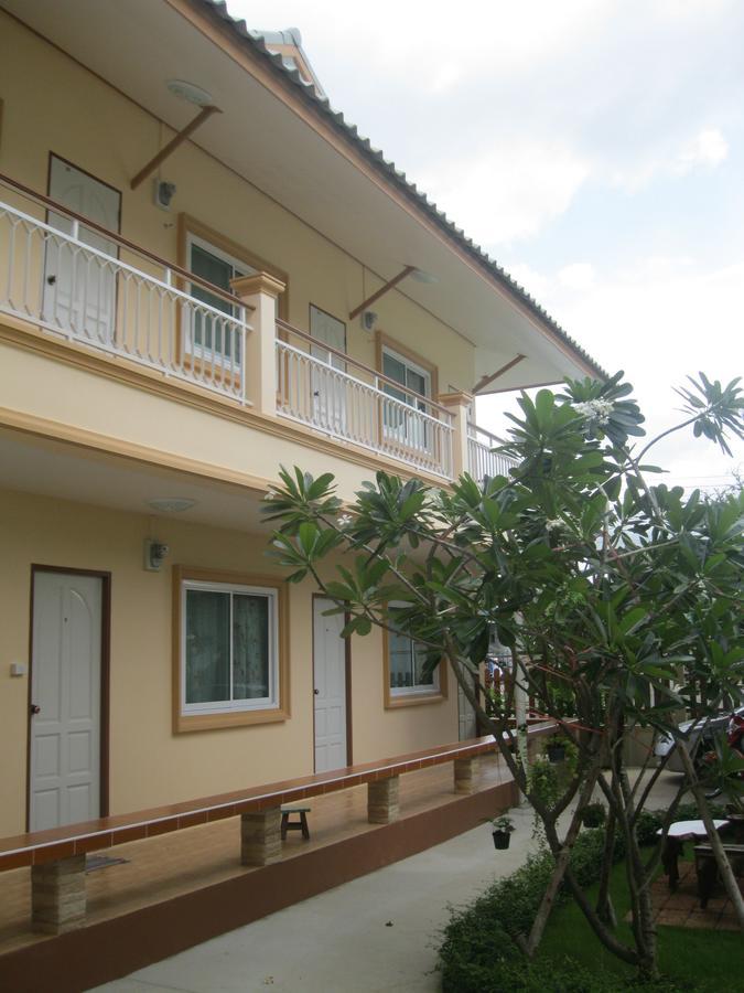 2N Guesthouse ペッチャブリー エクステリア 写真