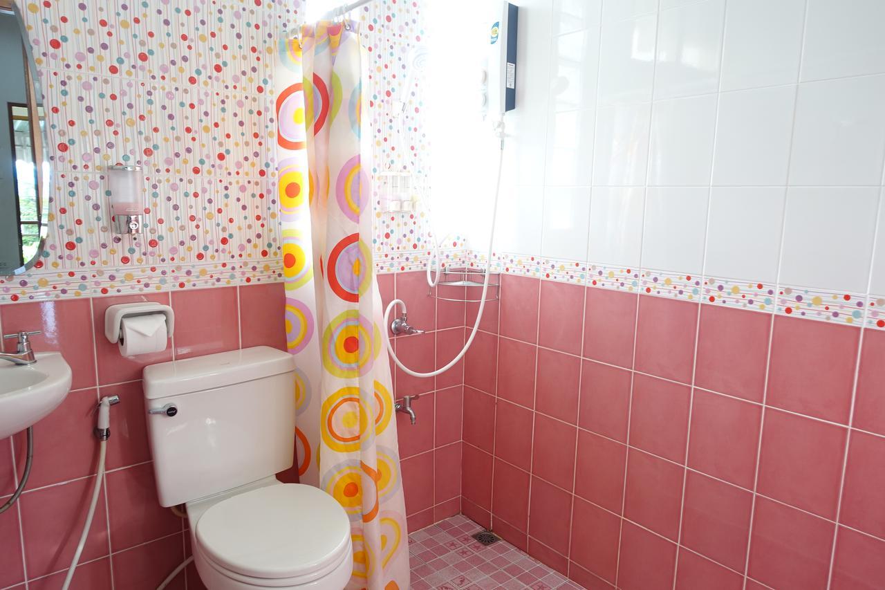 2N Guesthouse ペッチャブリー エクステリア 写真