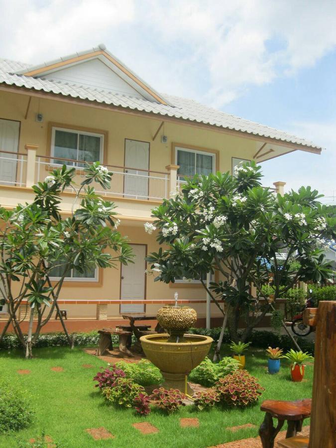 2N Guesthouse ペッチャブリー エクステリア 写真