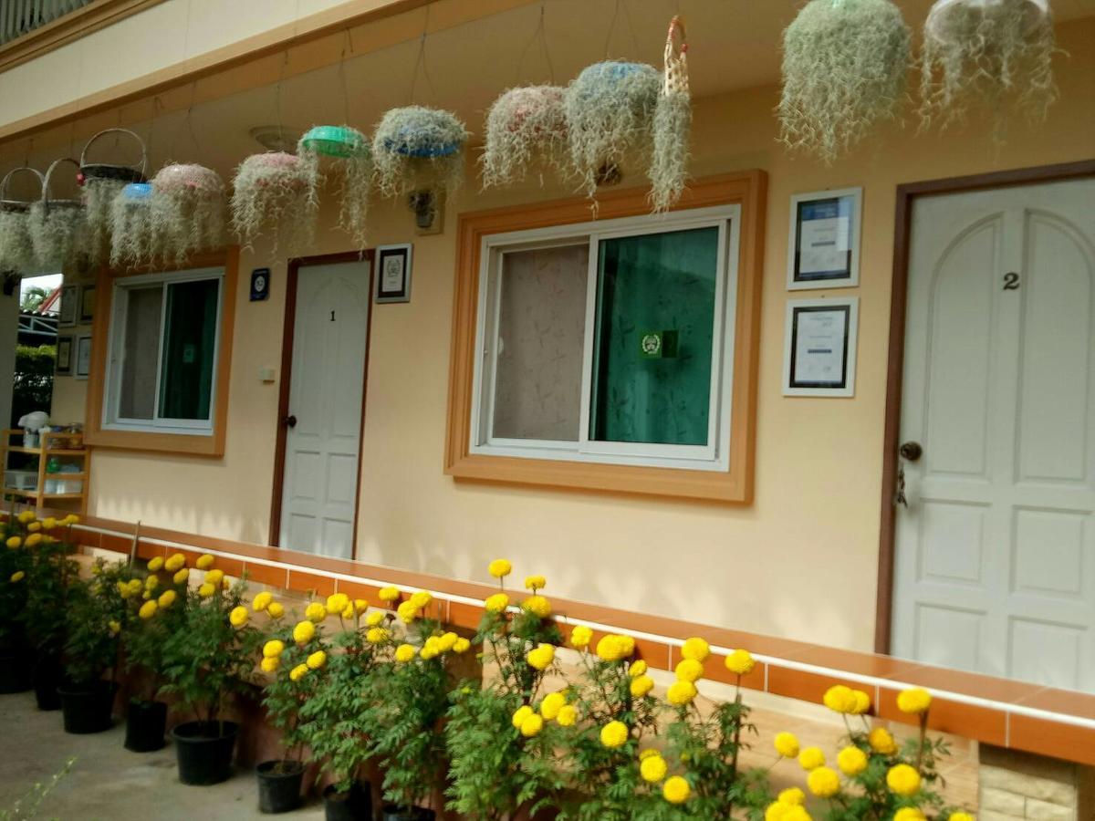 2N Guesthouse ペッチャブリー エクステリア 写真