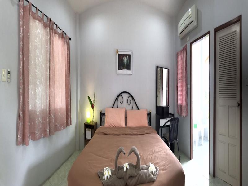 2N Guesthouse ペッチャブリー エクステリア 写真